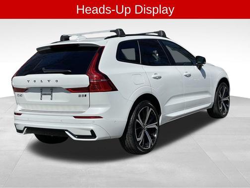 2023 Volvo XC60 B5 Ultimate Dark Theme