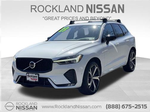 2023 Volvo XC60 B5 Ultimate Dark Theme