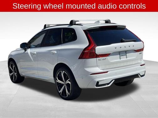 2023 Volvo XC60 B5 Ultimate Dark Theme