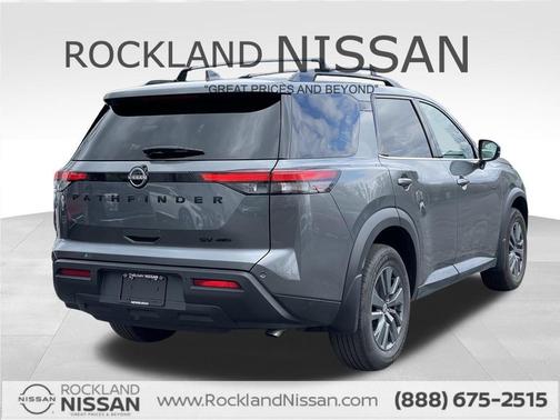 2022 Nissan Pathfinder SV