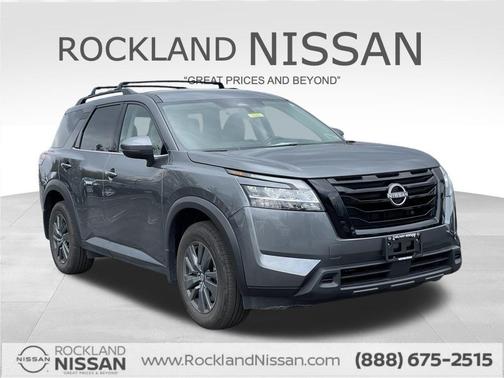 2022 Nissan Pathfinder SV