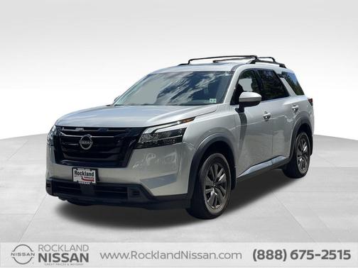 2022 Nissan Pathfinder SV