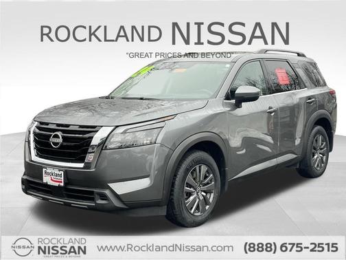 2024 Nissan Pathfinder SV