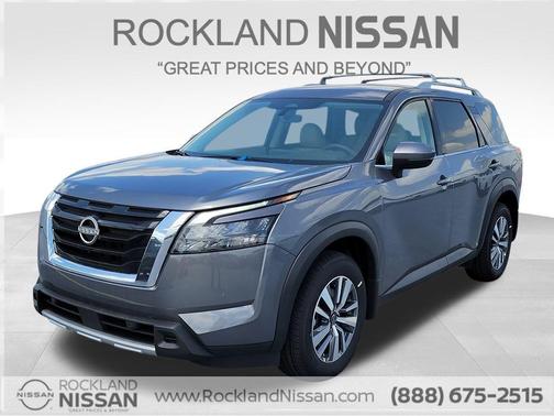 2025 Nissan Pathfinder SL
