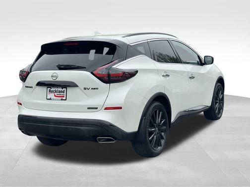 White 2023 Nissan Murano SV