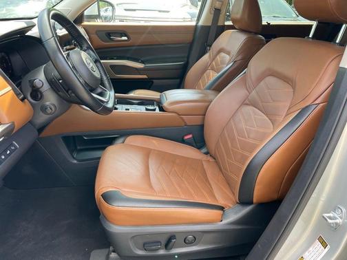 2022 Nissan Pathfinder Platinum