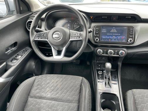 2 Tone Gray / Black 2023 Nissan Kicks SV