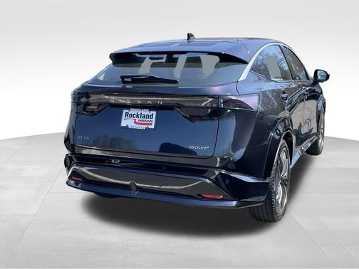 Northern Lights 2023 Nissan ARIYA EVOLVE+