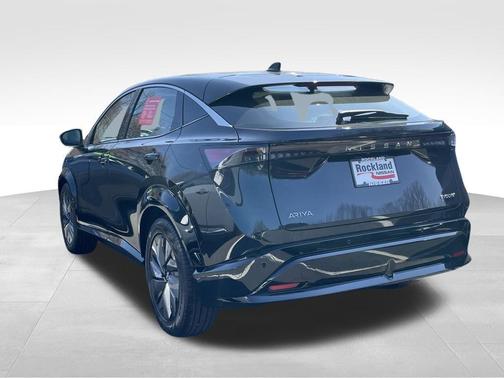 Northern Lights 2023 Nissan ARIYA EVOLVE+