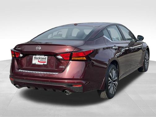 Garnet Pearl 2023 Nissan Altima 2.5 SV