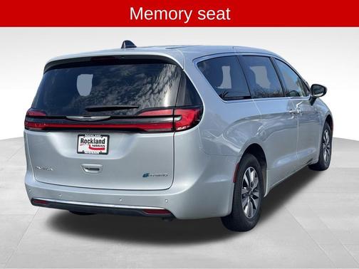 2023 Chrysler Pacifica Hybrid Touring L