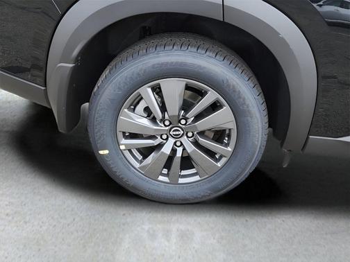 2025 Nissan Pathfinder S
