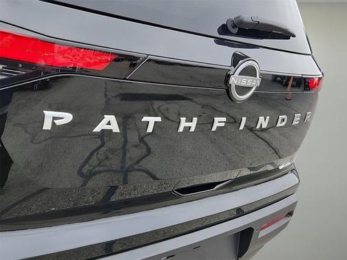 2025 Nissan Pathfinder S