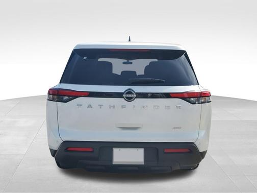 2025 Nissan Pathfinder S