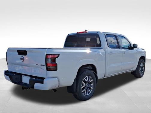 2025 Nissan Frontier SL