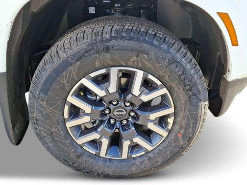 2025 Nissan Frontier SL