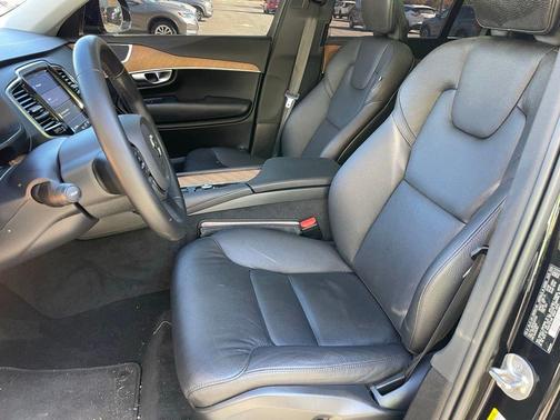 2024 Volvo XC90 B5 Plus Bright Theme