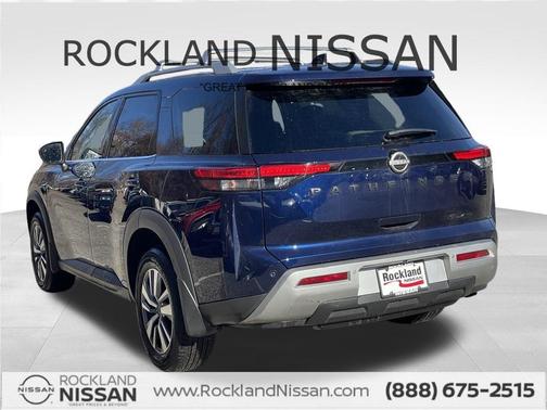 2022 Nissan Pathfinder SL