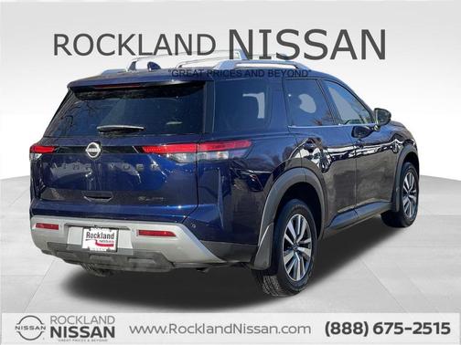 2022 Nissan Pathfinder SL