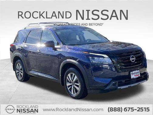 2022 Nissan Pathfinder SL