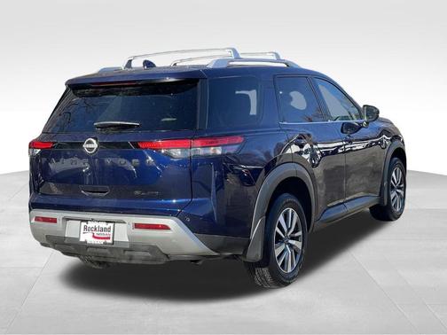 2022 Nissan Pathfinder SL