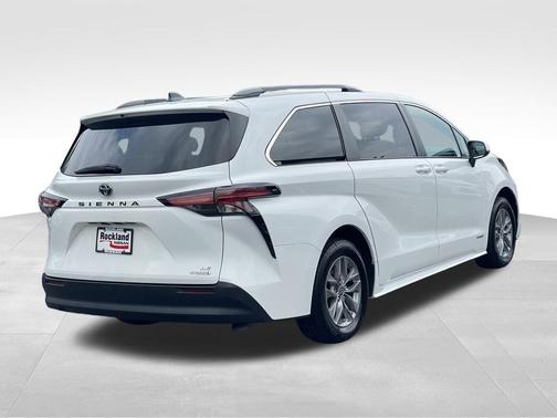 2021 Toyota Sienna LE