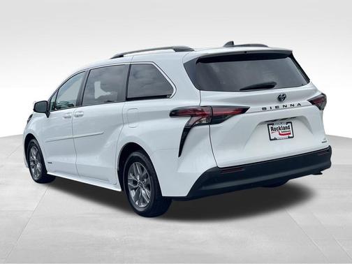 2021 Toyota Sienna LE
