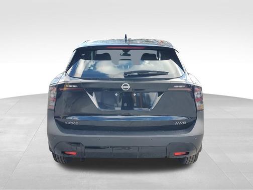 2025 Nissan Kicks S