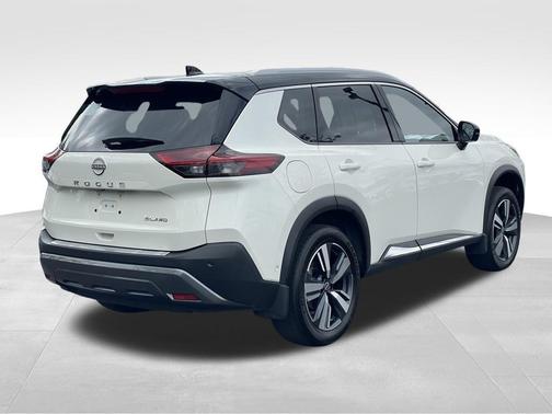 2 Tone White / Black Roof 2023 Nissan Rogue SL