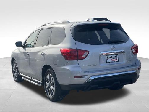 2020 Nissan Pathfinder SV