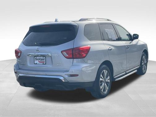 2020 Nissan Pathfinder SV