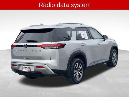 2022 Nissan Pathfinder SL