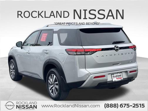 2022 Nissan Pathfinder SL