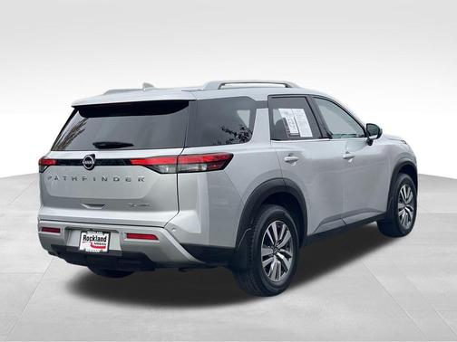 2022 Nissan Pathfinder SL