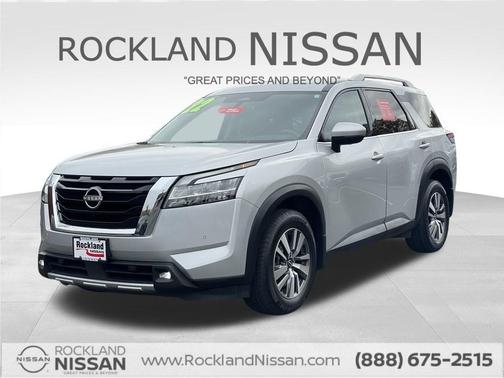 2022 Nissan Pathfinder SL