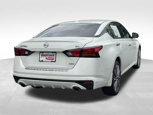 White 2024 Nissan Altima 2.5 SL