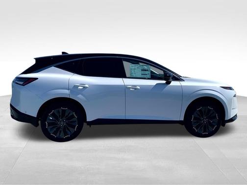 White / Black 2026 Nissan Murano Platinum