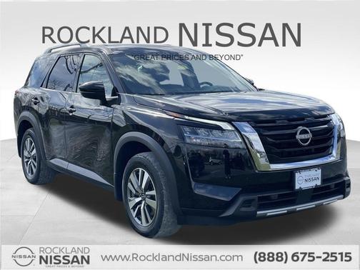 2024 Nissan Pathfinder SL