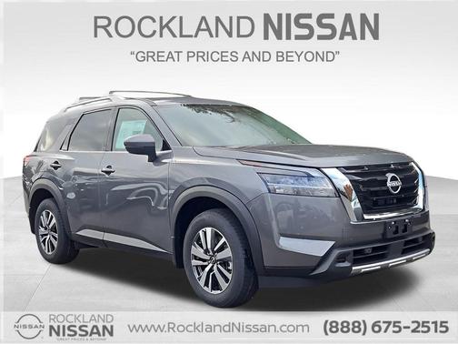 2025 Nissan Pathfinder SL