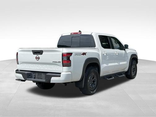 Glacier White 2022 Nissan Frontier PRO-4X