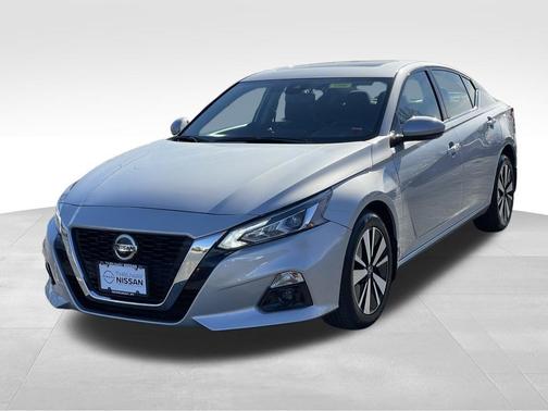 Brilliant Silver Metallic 2021 Nissan Altima 2.5 SV