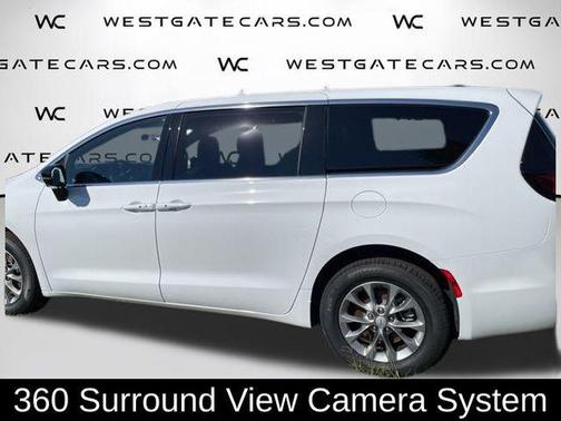 Bright White Clearcoat 2026 Chrysler Pacifica Select