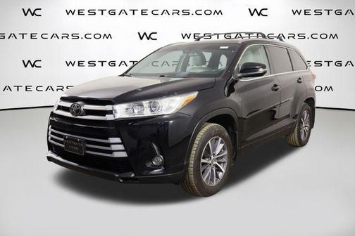 Midnight Black Metallic 2019 Toyota Highlander XLE
