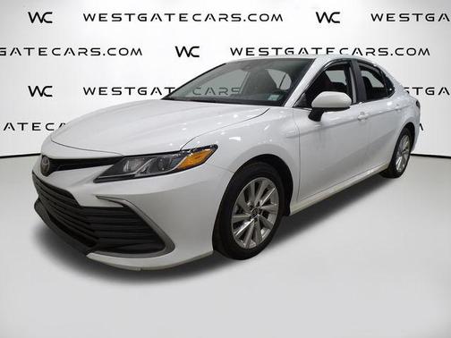 Ice 2023 Toyota Camry LE