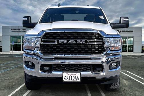 2024 RAM 2500 Big Horn Crew Cab 4x4 8' Box