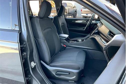 2022 Jeep Grand Cherokee L Laredo