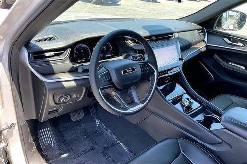 Silver Zynith 2026 Jeep Grand Cherokee Limited