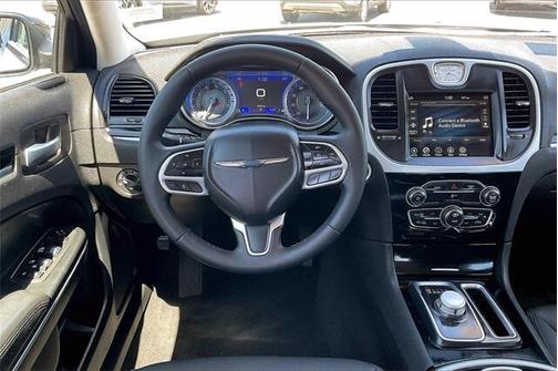 2023 Chrysler 300 Touring