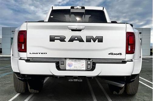2026 RAM 3500 Limited Crew Cab 4x4 8' Box