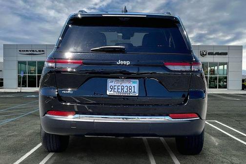 Diamond Black Crystal Pearlcoat 2022 Jeep Grand Cherokee 4xe Base